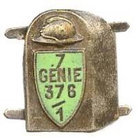 7° Régiment du Génie / 376° / 1° Bataillon de Sapeurs Routiers , casque sur borne, fixation par 4 pattes repliables