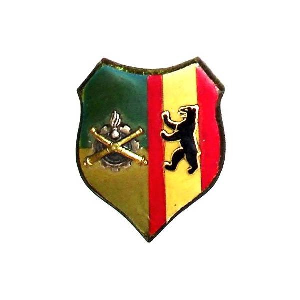 Direction du Matériel de Berlin , 37 x 45, peint, ours noir de Berlin émail, attache par molette, traces de colle au dos