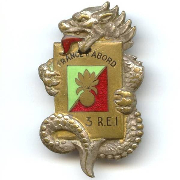 3° Régiment Etranger d'Infanterie en Extrême-Orient , dragon, vert sur rouge, attache grossièrement ressoudée