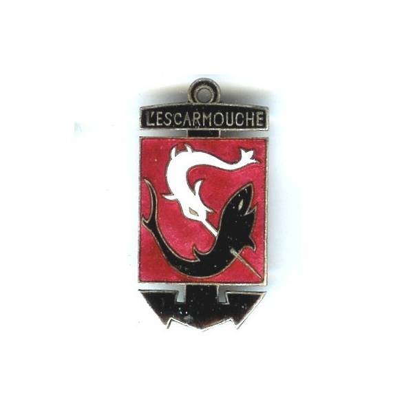 Escarmouche (frégate 1944-60) , ancre noire, espadon blanc transperçant un requin noir, fabrication 1948