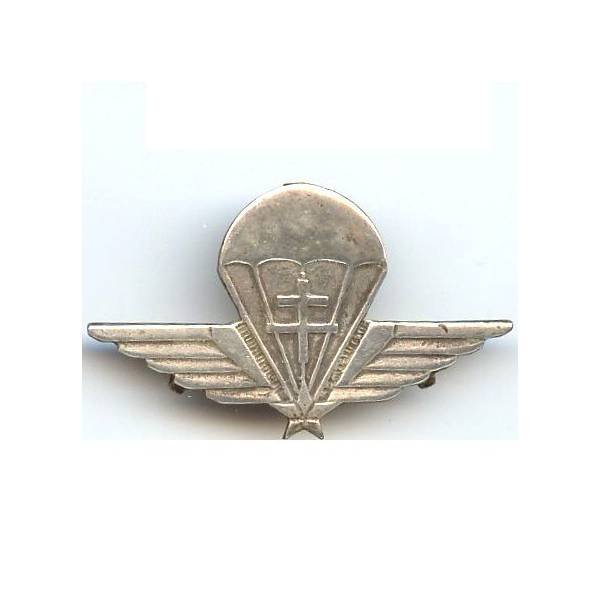 Commandos de France , métal lourd argenté, patiné, patte-attache du haut remplacée