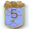 5° Bataillon de Mitrailleurs , grappe de raisins, mitrailleuse au centre, léger éclat