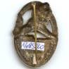 32° Régiment d'Infanterie , l'invincible en relief, lion assis, écusson émail, bordure argentée, attache à pivot