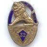 32° Régiment d'Infanterie , l'invincible, lion assis, écusson et bordure émail