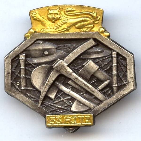 33° Rgt de Travailleurs , casematte, pelle, pioche, hache, truelle