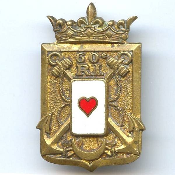 60° Régiment d'Infanterie , as de coeur, émail, dos guilloché, boléro lisse