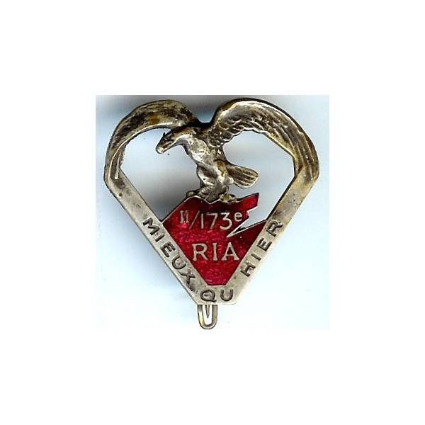 173° Régiment d'Infanterie Alpine / II° Bataillon , mieux qu'hier, tache sous l' émail, attache remplacée