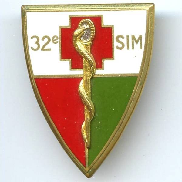 32° Section d'Infirmiers Militaires  Bühl , doré, G 1780 latéral, anneaux