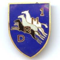 DRM 1, noir au 1° plan,...