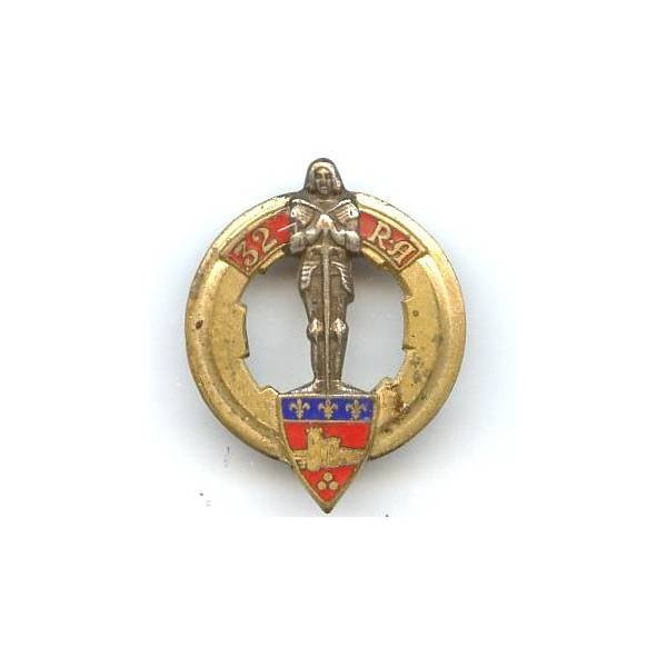 32° Rgt d' Artillerie, émail, attache à bascule, patiné