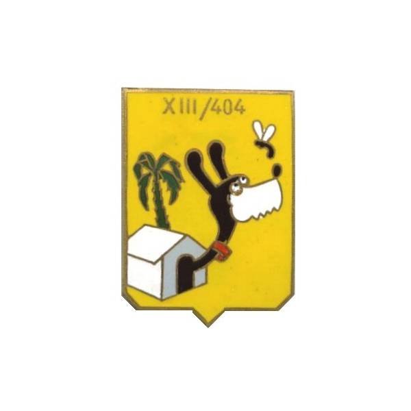 404° Régiment d'Artillerie de Défense Contre Avions / XIII° Groupe , abeille, tête de chien sortant de sa niche
