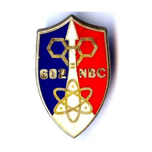 602° (Bat) Nucléaire Biologique Chimique, flèche blanche