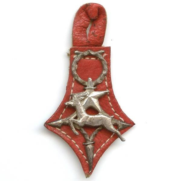 En argent , Compagnie de Commandement du Groupe des Unités Sahariennes de l'Est , 42 mm, sur son cuir
