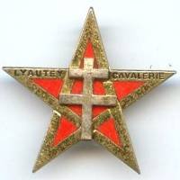 1° RS(M), fond rouge,...