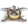 En argent , 2° Régiment de Spahis Algériens , sabres croisés, poinçonné, numéroté 10