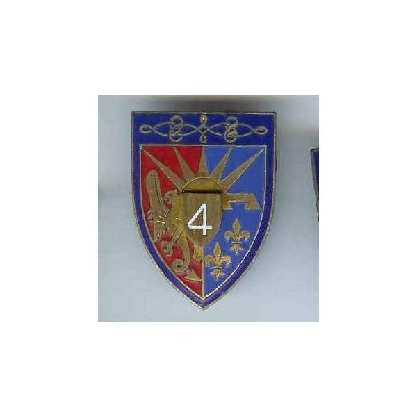 4° RH, griffon sur rouge, bordure bleu fonçé