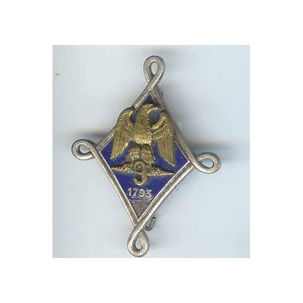 9° Régiment de Hussards , losange bleu fonçé, éclat d' émail