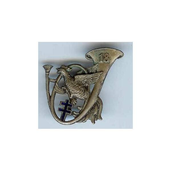 18° BCA, coq volant, ovale, croix émaillée, attache cassée