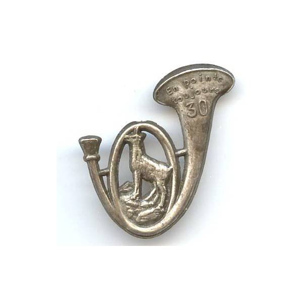 30° Bataillon de Chasseurs à Pied , chamois, en pointe toujours en relief, 30 en relief