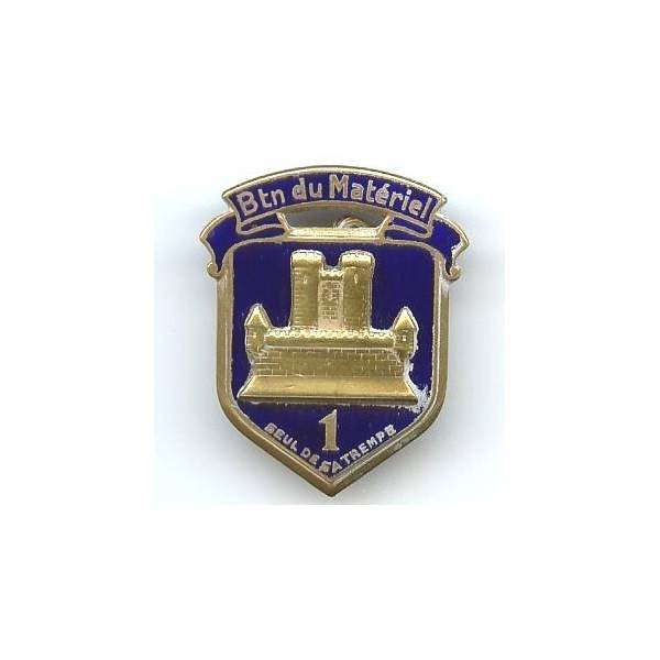 1° Btn du Matériel, tout émail bleu, attache coupée