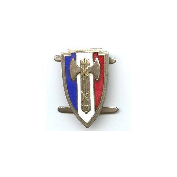 Groupe Mobile de Réserve , francisque, insigne de képi, émail, 20x34, 4 pattes repliables