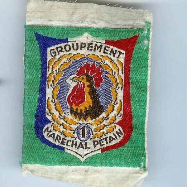 GJF 1 / 4° Groupe, tissu brodé sur fond vert