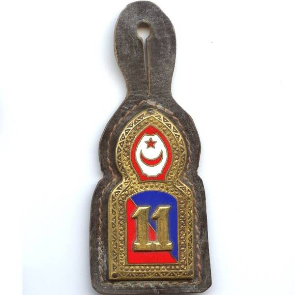 11° Légion de Gendarmerie  Tunisie , monobloc, serti sur cuir