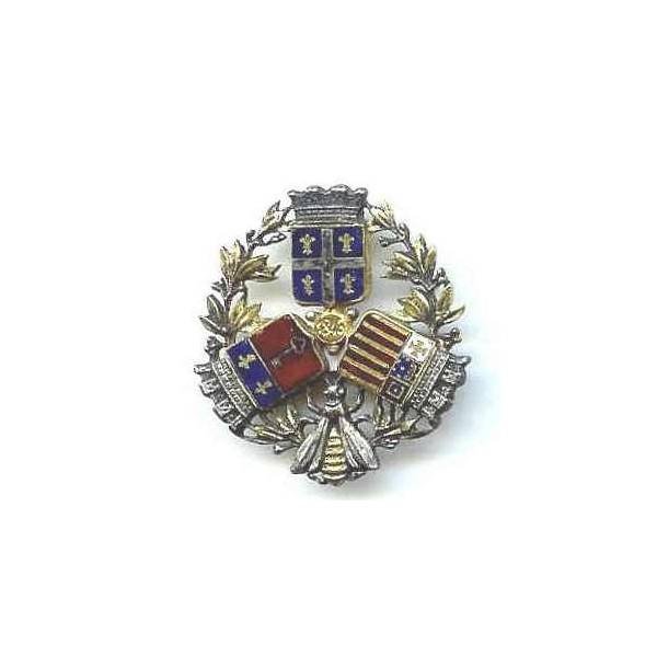 Triple blason, abeille, date 1846 au centre