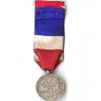 En argent , Médaille du Travail Sécurité Sociale , attribuée
