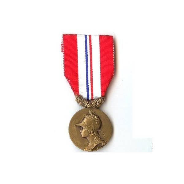 Médaille Marianne casquée , profil gauche , vierge