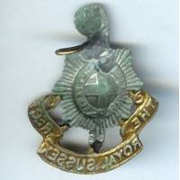 The Royal Sussex Regiment, attache en partie cassée