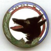 168° Régiment d'Infanterie , émail, 168 sur bordure tricolore bleu blanc rouge, 26 mm, loup noir