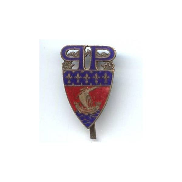 PP Paris, insigne de casquette, émail, 35x23, patiné