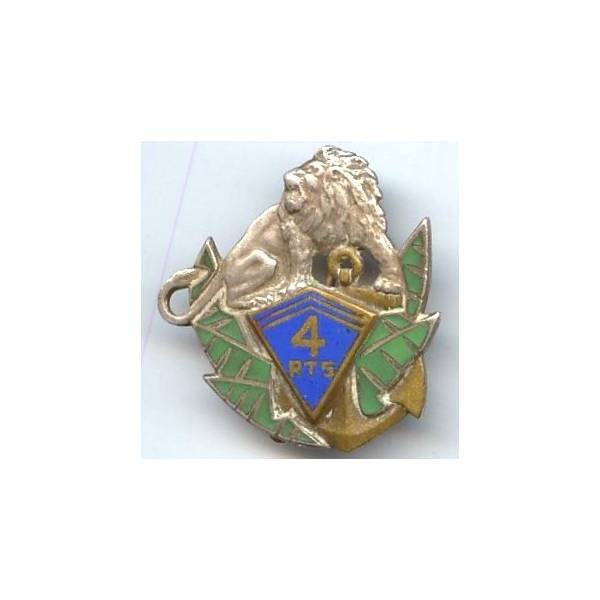 4° Rgt de Tirailleurs Sénégalais, lion, fond évidé, émail, marquage en V, gros boléro lisse