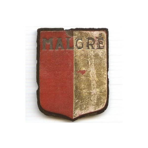 Insigne en cuir peint frappé "malgré" , 46x60, sur feutre