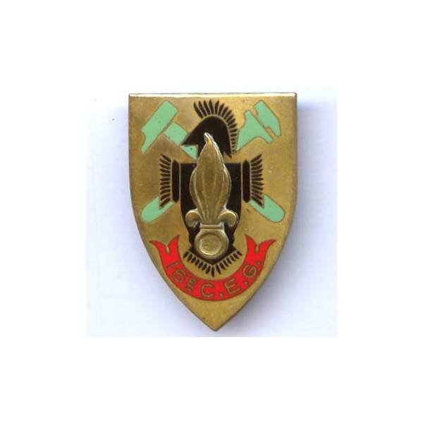 16° Compagnie d'Entretien du Génie , écu, cuirasse noire sur marteau et clé à molette verts, patiné