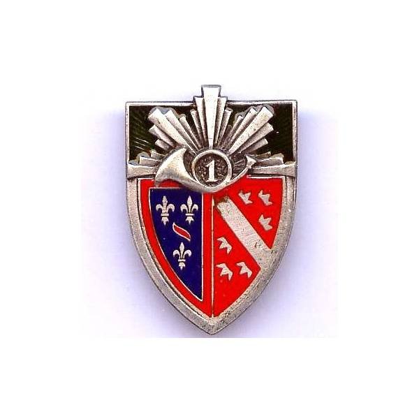1° Régiment de Chasseurs à Cheval , 1 dans cor, argenté, résine, H 120 vertical à gauche