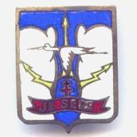 61° / 81° Compagnie de Transmissions , "je sers", cigogne, émail, matriculé 380 ou 241