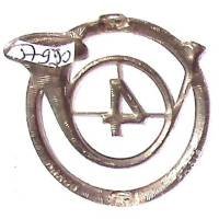 4° Régiment de Chasseurs à Cheval , insigne de bérêt, dos guilloché