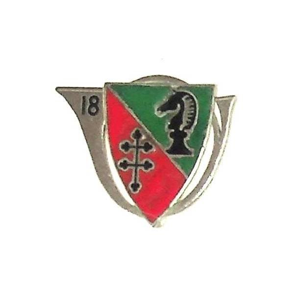 18° Régiment de Chasseurs à Cheval , croix tréflée sur rouge, cheval de jeu d'échec noir sur vert
