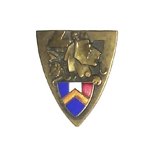 4° Bataillon de Mitrailleurs , tête de lion stylisée sur fond de vigne, chevron sur écu tricolore