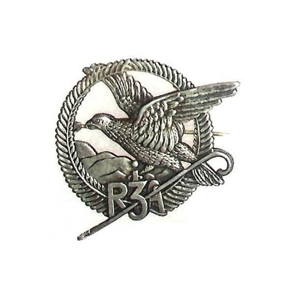 3° Régiment d'Infanterie Alpine , aigle posé aux ailes déployées, rond, tout métal, épingle horizontale