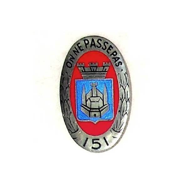 En argent , 151° Régiment d'Infanterie, on ne passe pas