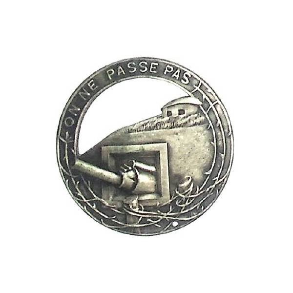 Ligne Maginot , canon à gauche, argenté, trous de couture