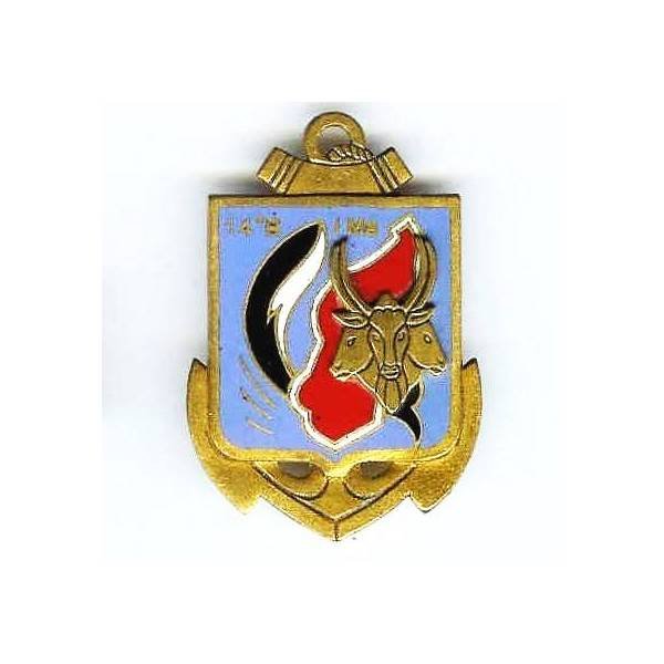 14° Bataillon d'Infanterie de Marine , marsouin debout, 3 têtes de zébu sur carte de Madagascar