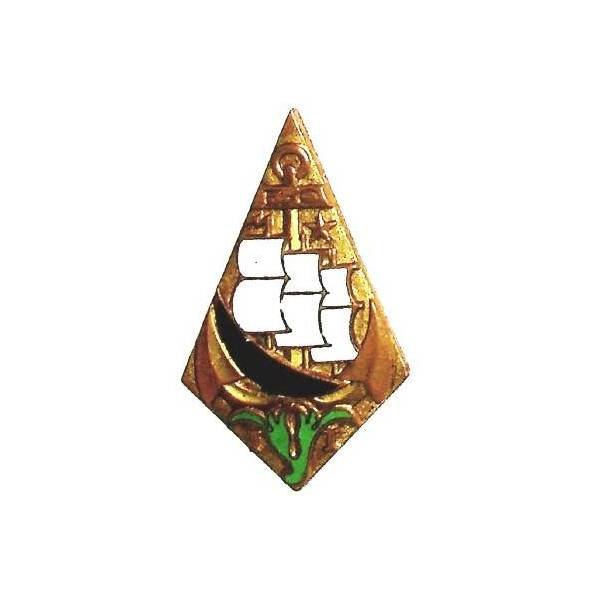 Détachement des Commis Ouvriers Coloniaux en Extrême-Orient , jonque noire, légères rayures dans les voiles