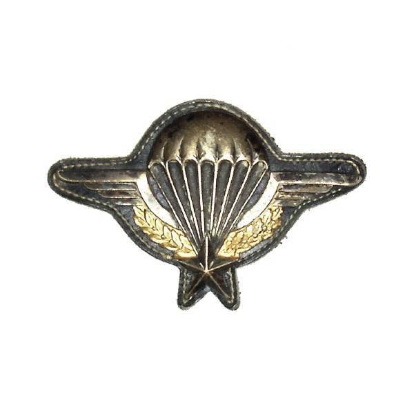 Brevet de Parachutiste , matriculé 239036, sur son cuir
