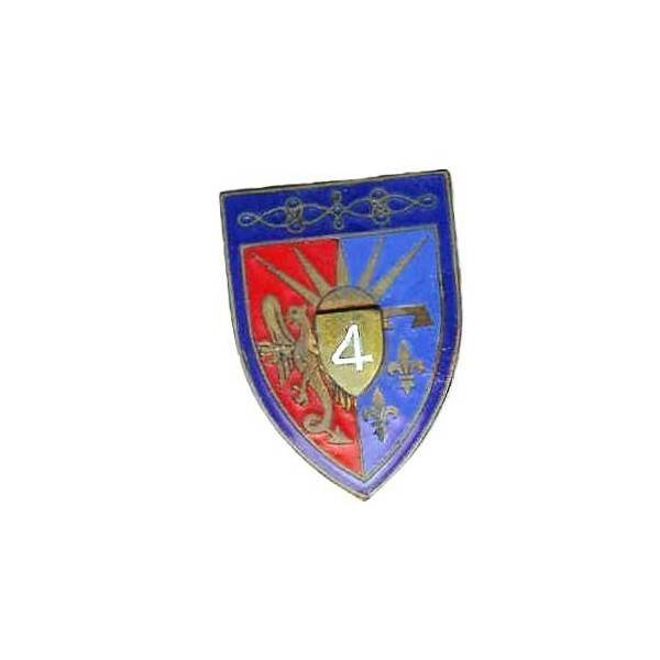4° Régiment de Hussards , griffon sur rouge, émail, attache dessoudée