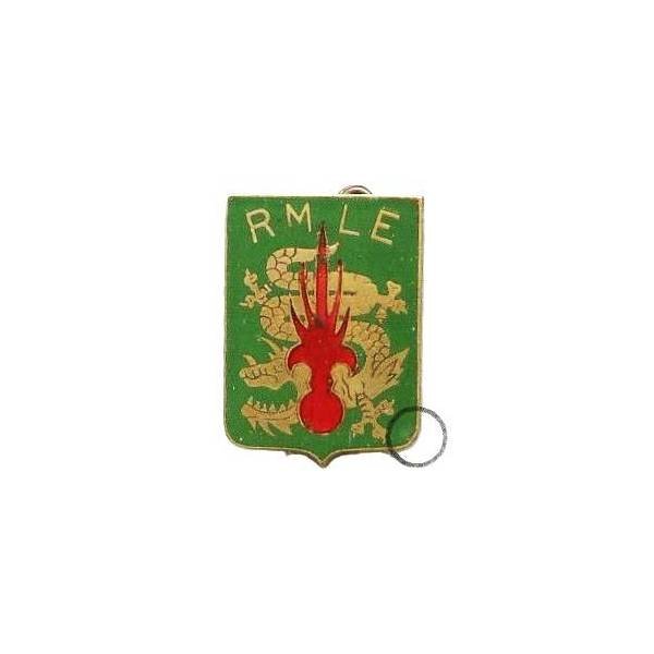 Régiment de Marche de la Légion Etrangère d'Extrême-Orient , grenade rouge sur dragon, lettres en arc, écaille, attache recollée