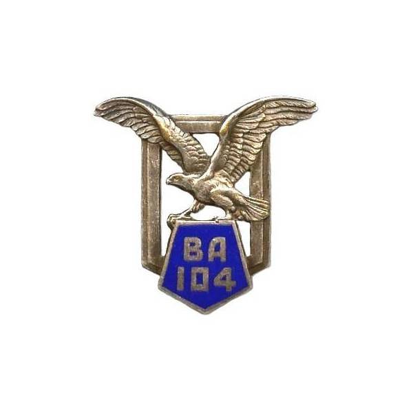 Base Aérienne 104  Le Bourget , aigle aux ailes déployées